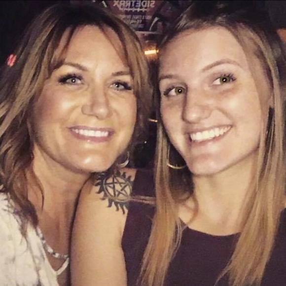 Meet your Posher, Laura - Picture 1 of 1